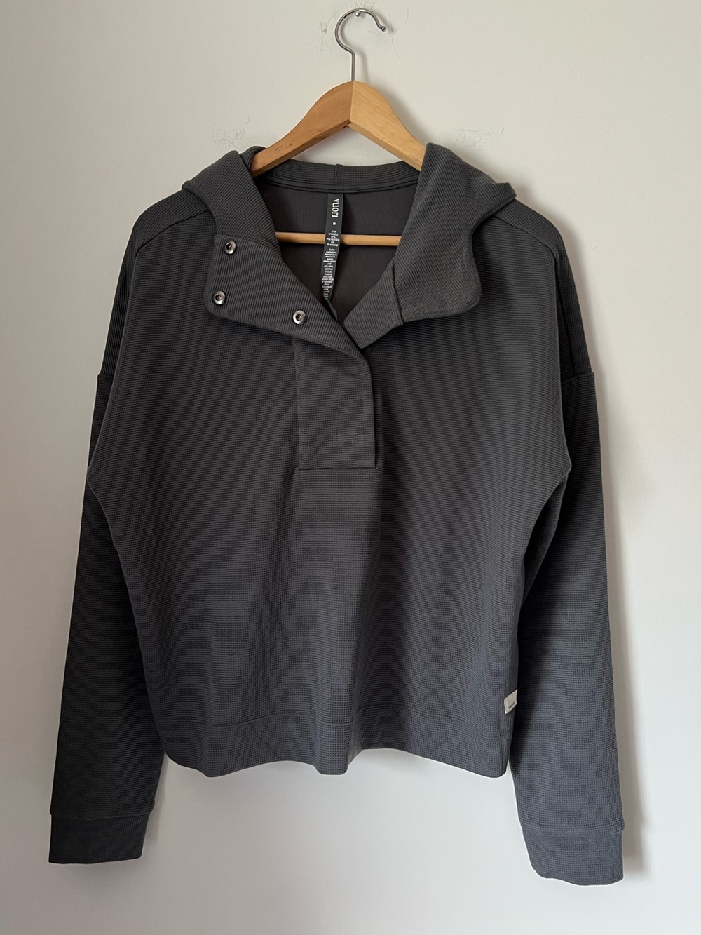 Vuori Bayview Thermal Hoodie Charcoal Gray Waffle Knit Snap Neck NEW Athleisure
